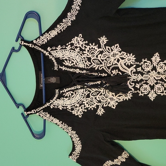 INC  International Concepts Black and white cold shoulder top - Picture 2 of 5